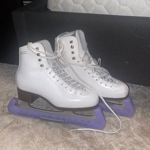 GAM Ice Skates